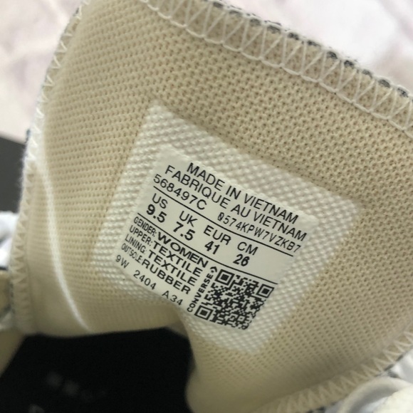 Converse Classic 2” Platform Black and White High-Tops Women’s 9.5 lg NWOT - Picture 5 of 15